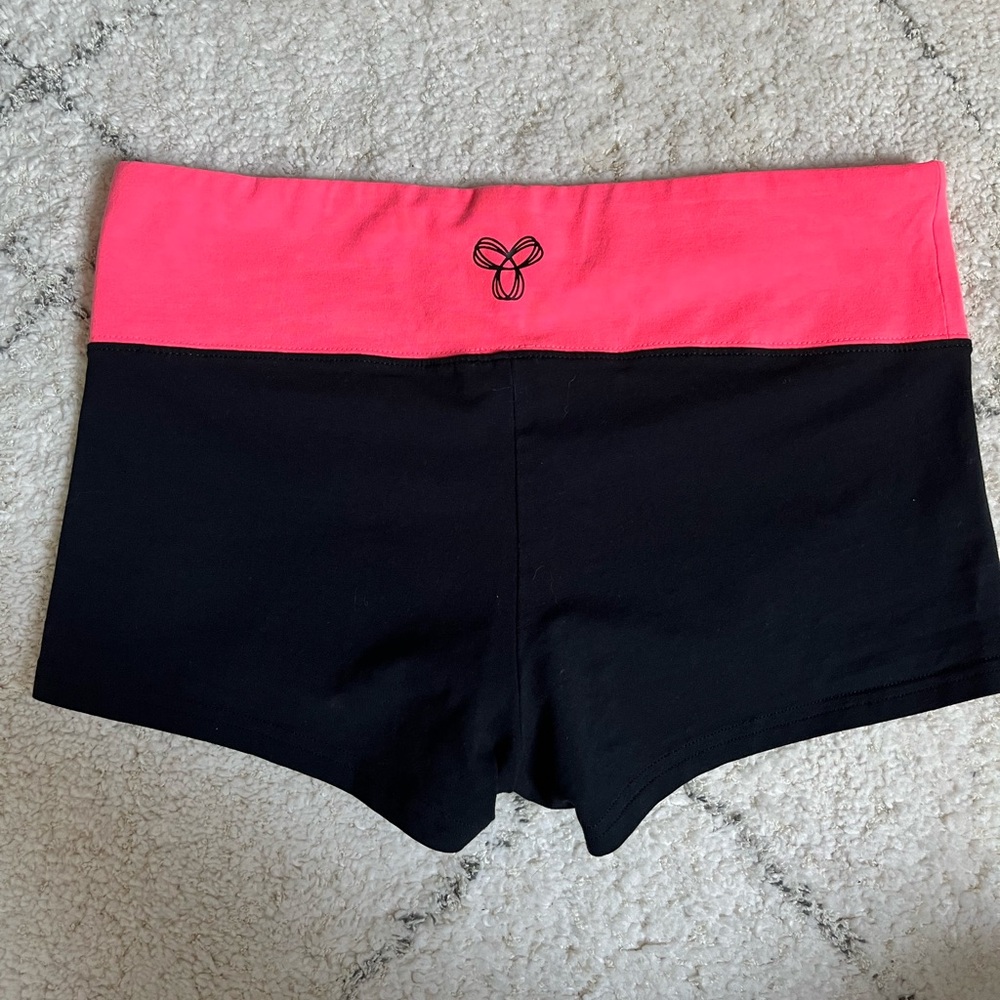 Artizia TNA Shorts (Size M)